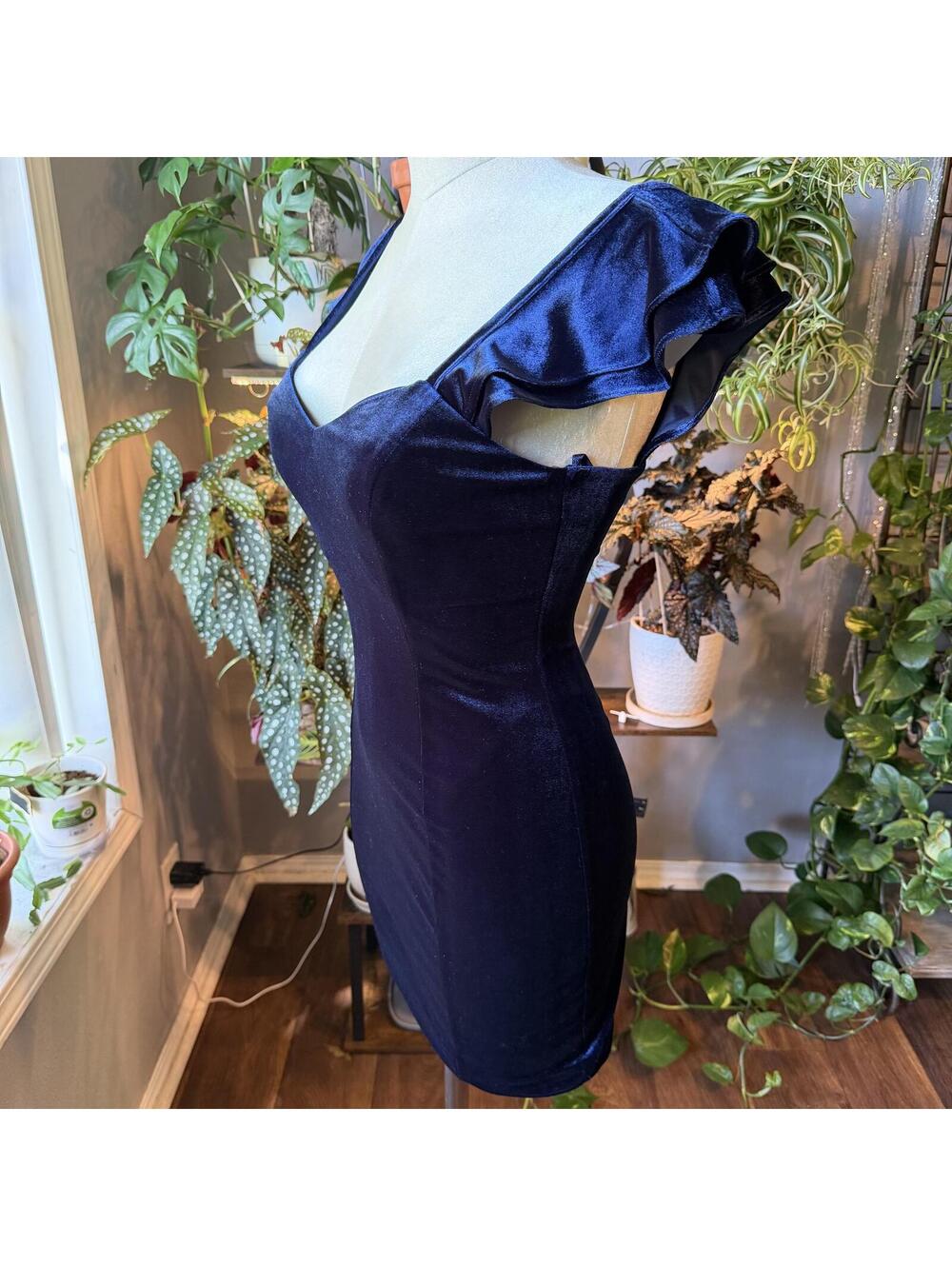 Elegant Navy Blue Velvet Mini Dress with Ruffle Sleeves and Open Back SZ 3